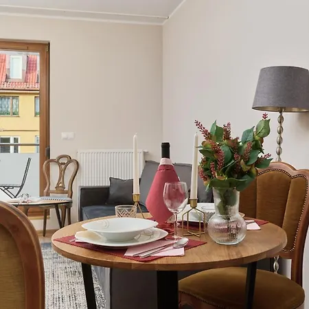 Na Szancach With Balcony By Renters アパート