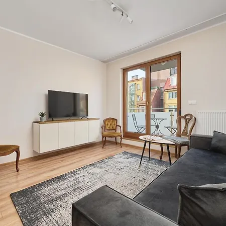 Na Szancach With Balcony By Renters דירה