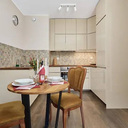 Na Szancach With Balcony By Renters דירה *
